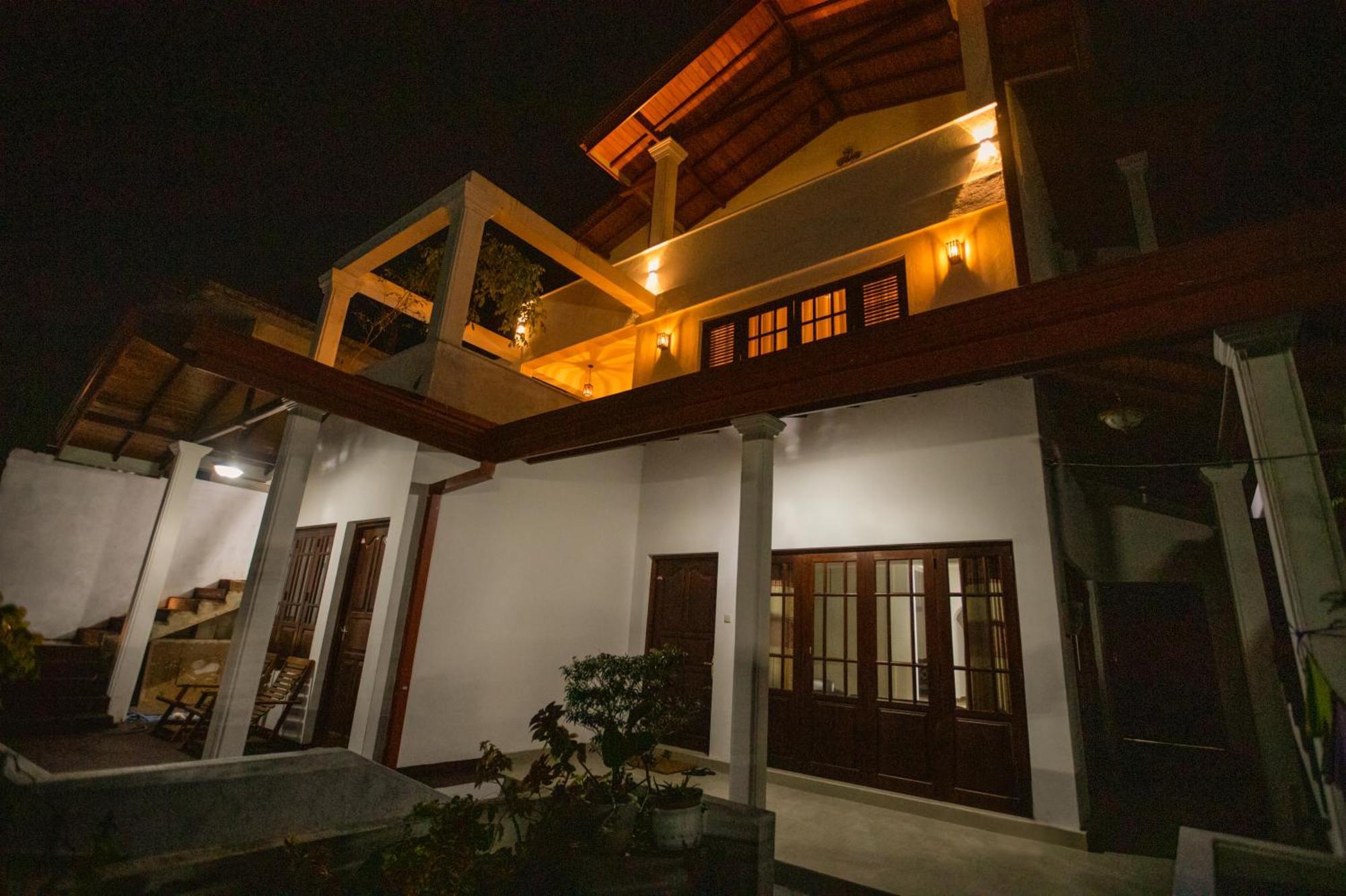 Golden Shower Inn 康提 外观 照片
